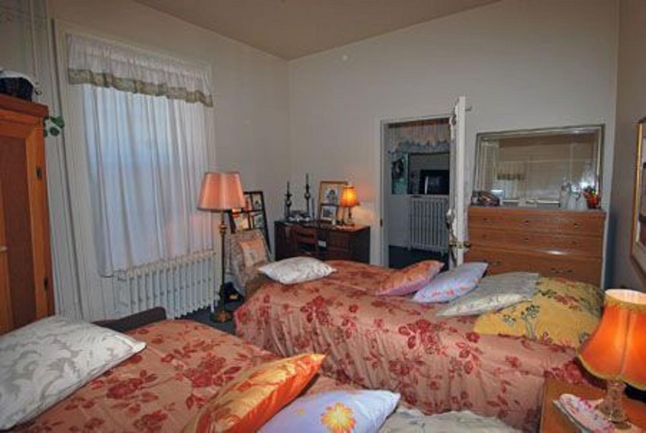 Sommerville Court Motel Bed & Breakfast Lucknow Exterior photo