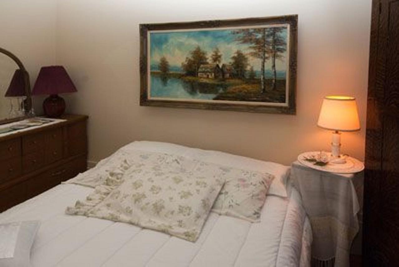 Sommerville Court Motel Bed & Breakfast Lucknow Exterior photo